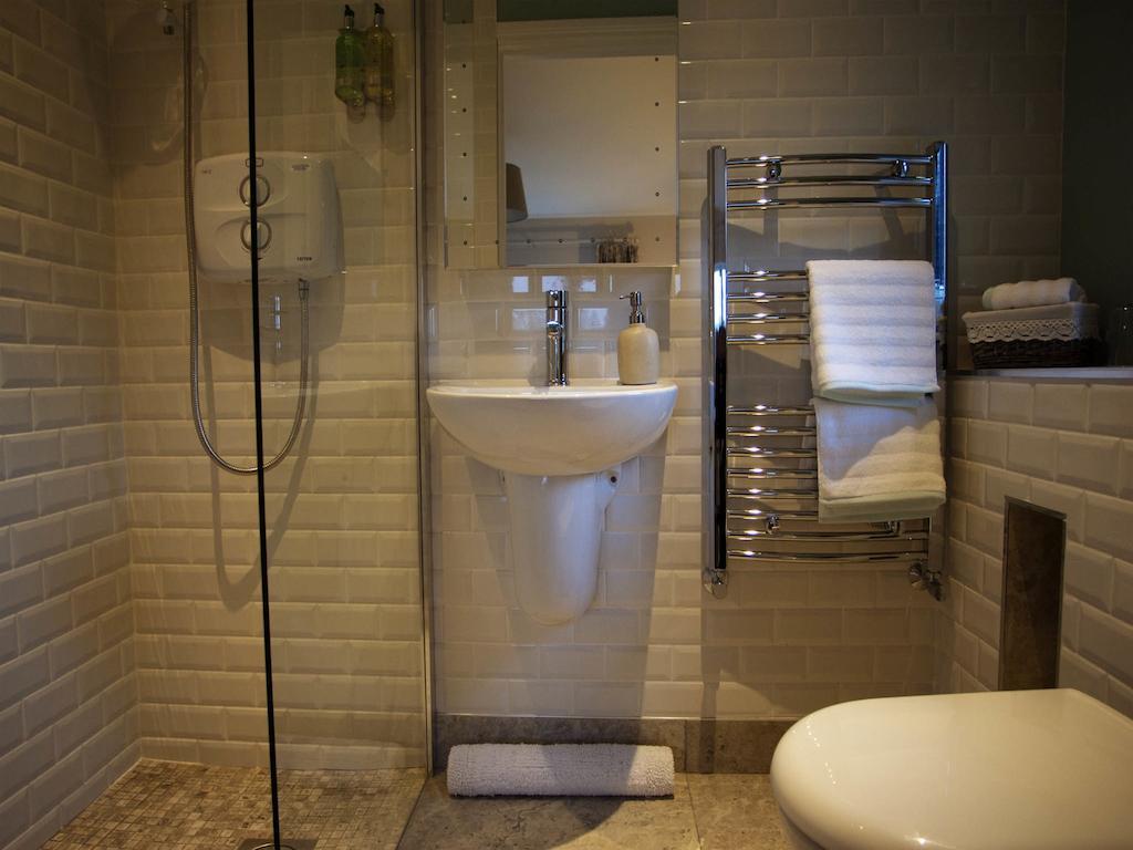 Bunlin Bay House Panzió Milford Szoba fotó