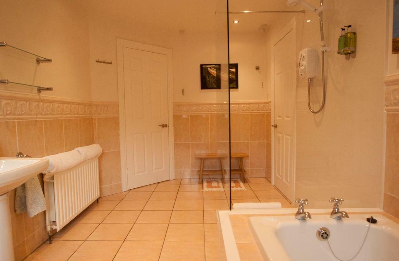 Bunlin Bay House Panzió Milford Kültér fotó